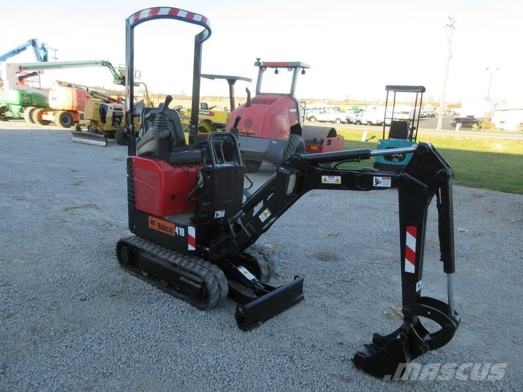  Bobcat® 418 Miniescavadeiras