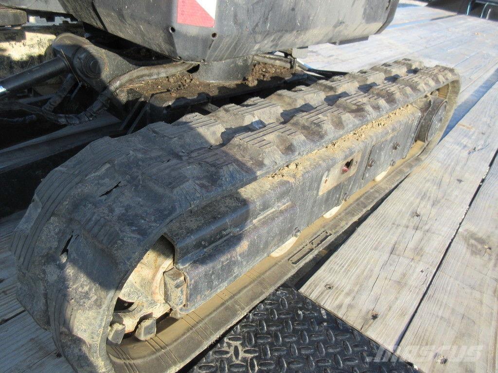  Bobcat® 418 Miniescavadeiras