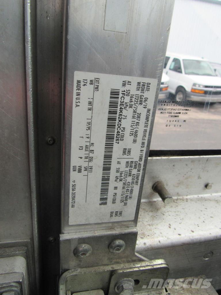 Ford E-450 Caminhões de caixa fechada