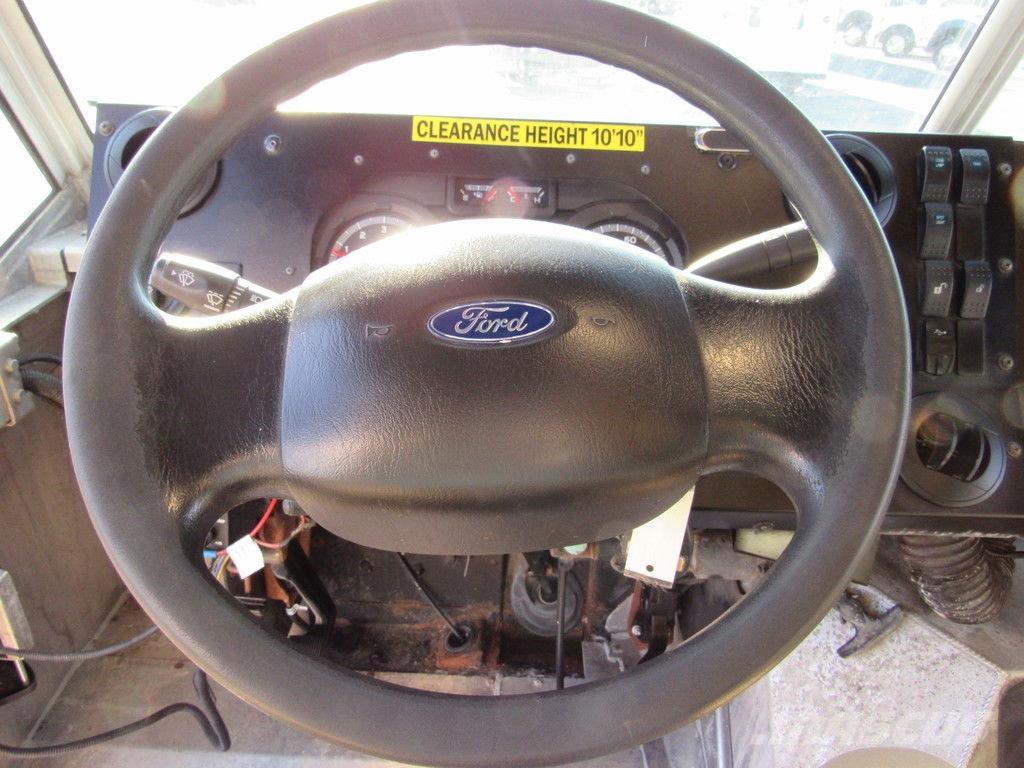 Ford E-450 Caminhões de caixa fechada