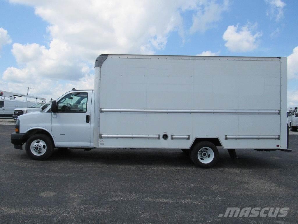 GMC Savana 3500 Caminhões de caixa fechada