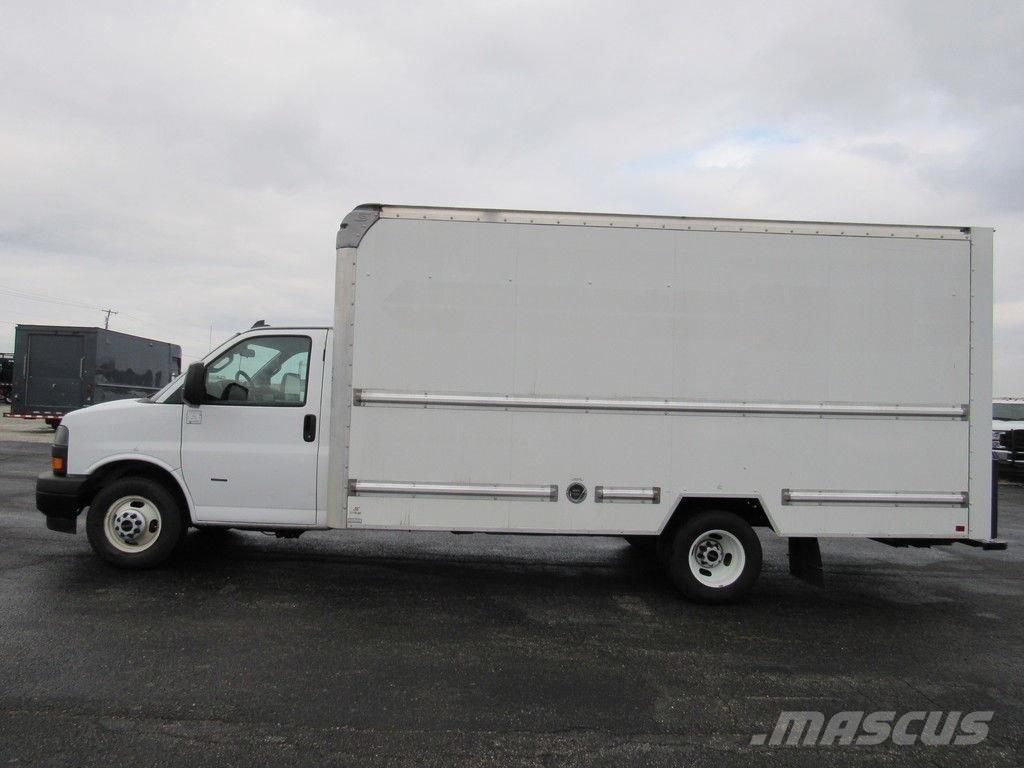 GMC Savana 3500 Caminhões de caixa fechada