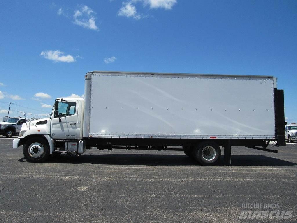 Hino 338 Caminhões de caixa fechada