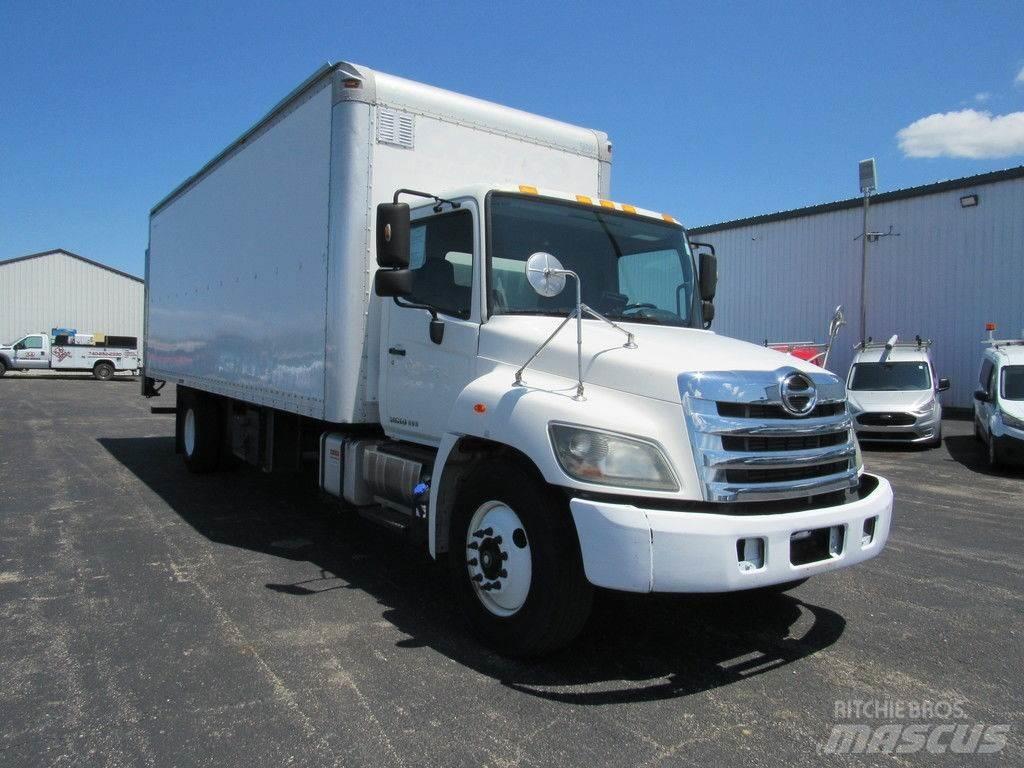 Hino 338 Caminhões de caixa fechada