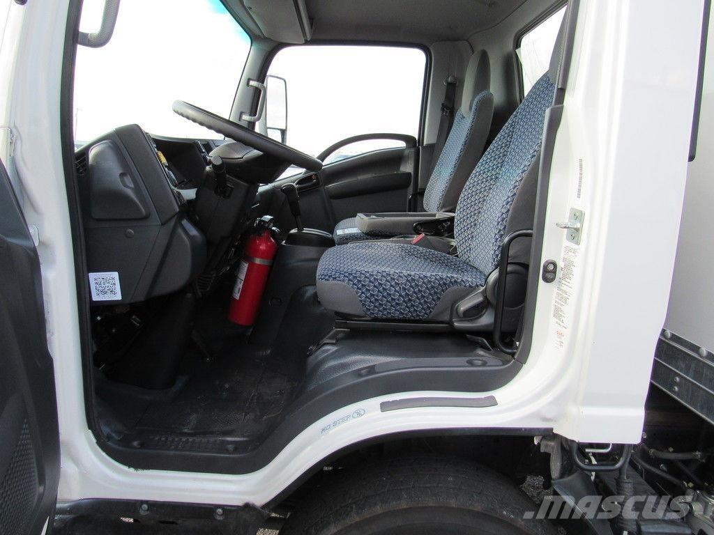 Isuzu NPR XD Caminhões de caixa fechada