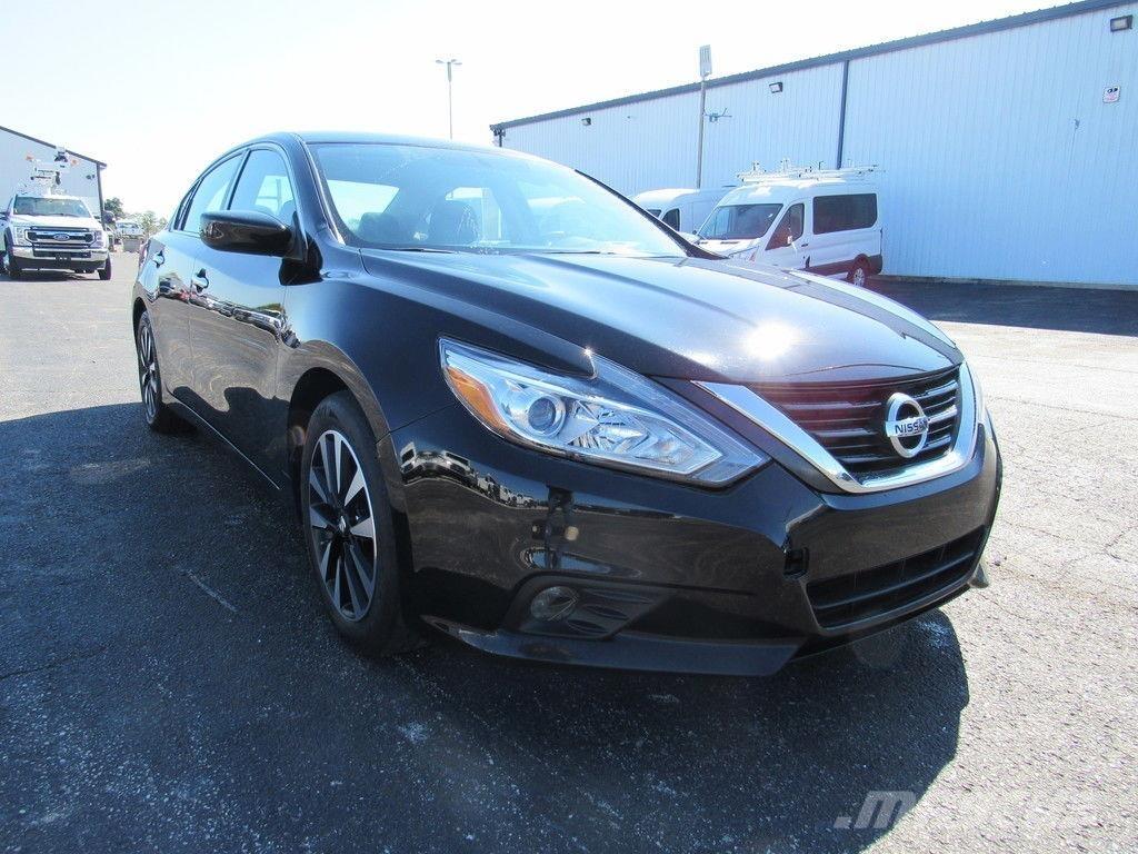 Nissan Altima Automóvel