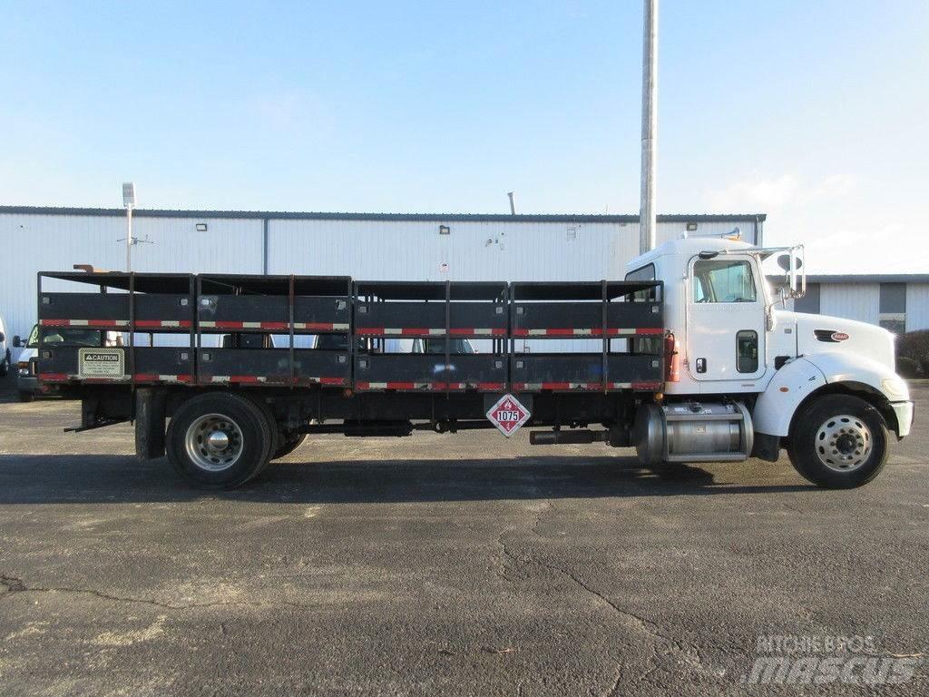 Peterbilt 335 Camiões estrado/caixa aberta