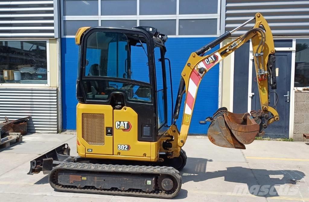 CAT 302 Miniescavadeiras
