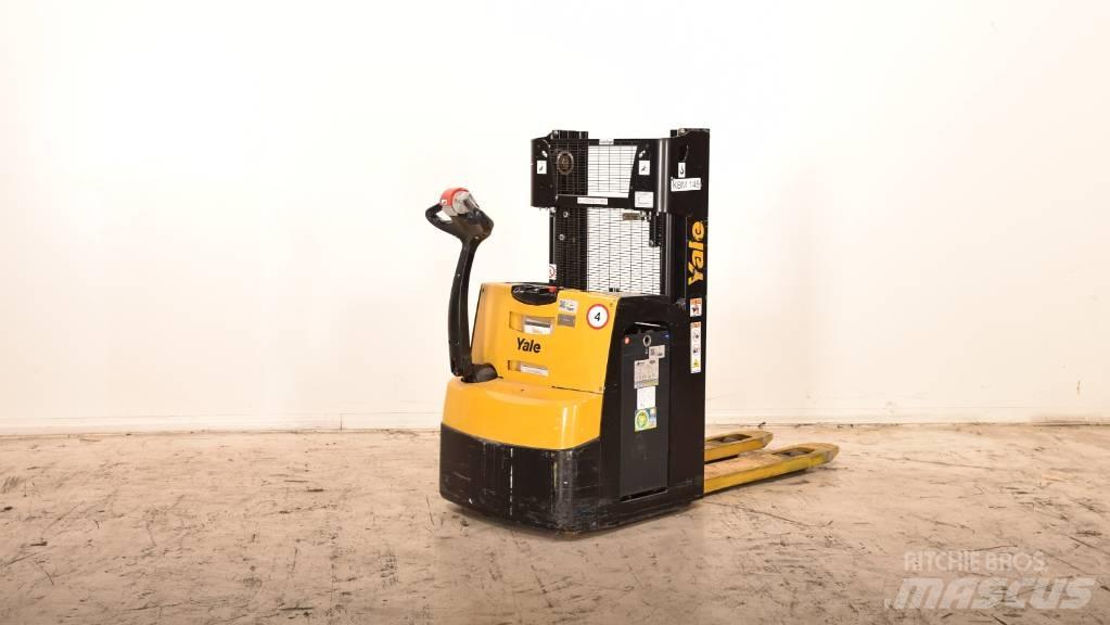 Yale MS 14 AC Empilhador para operador externo
