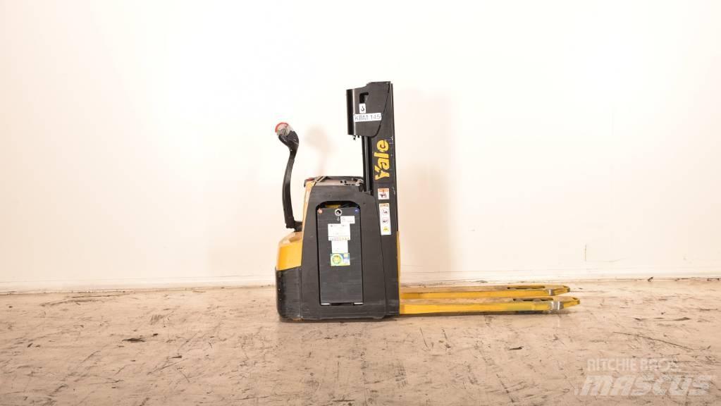 Yale MS 14 AC Empilhador para operador externo