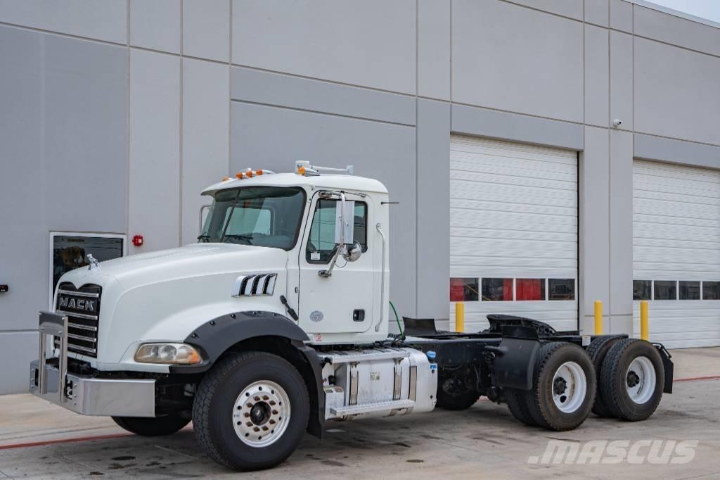 Mack Granite GU 813 Cavalos Mecânicos