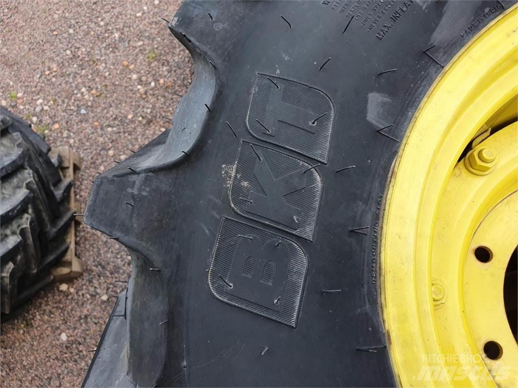 BKT 320/85R20 x2 Pneus Agrícolas