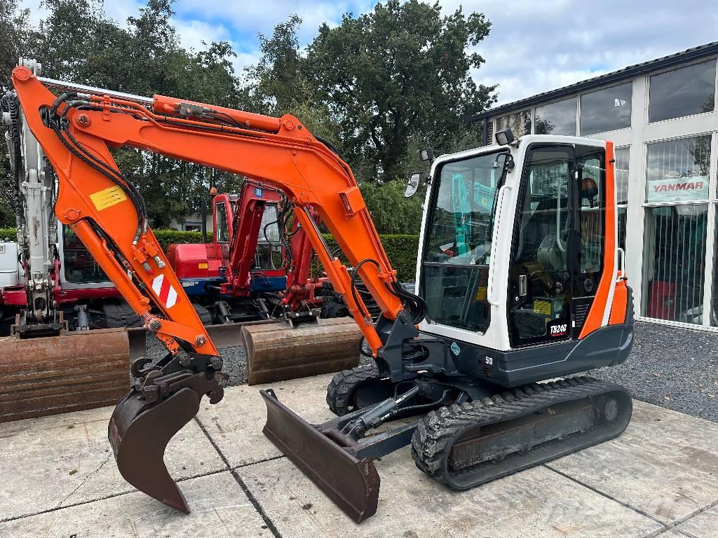 Takeuchi TB 235 CR Miniescavadeiras
