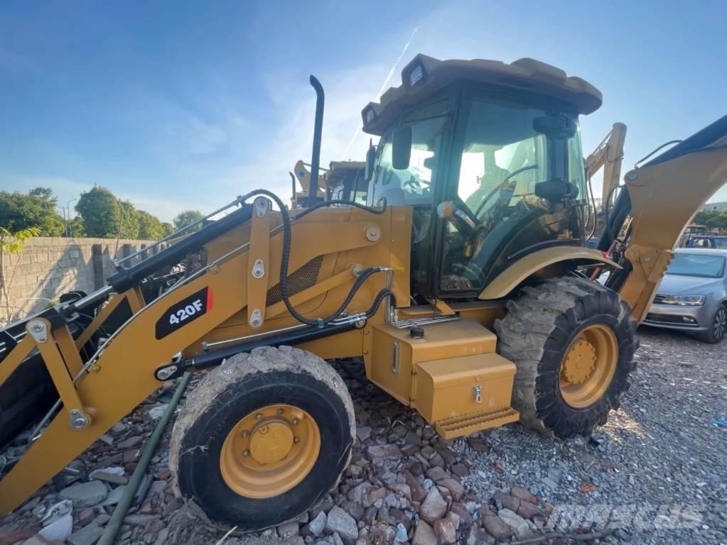 CAT 420F Retroescavadeiras