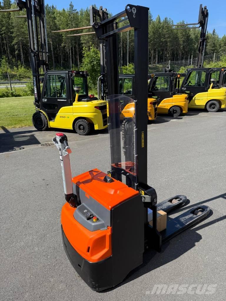 Rocla SWS12L Empilhador para operador externo