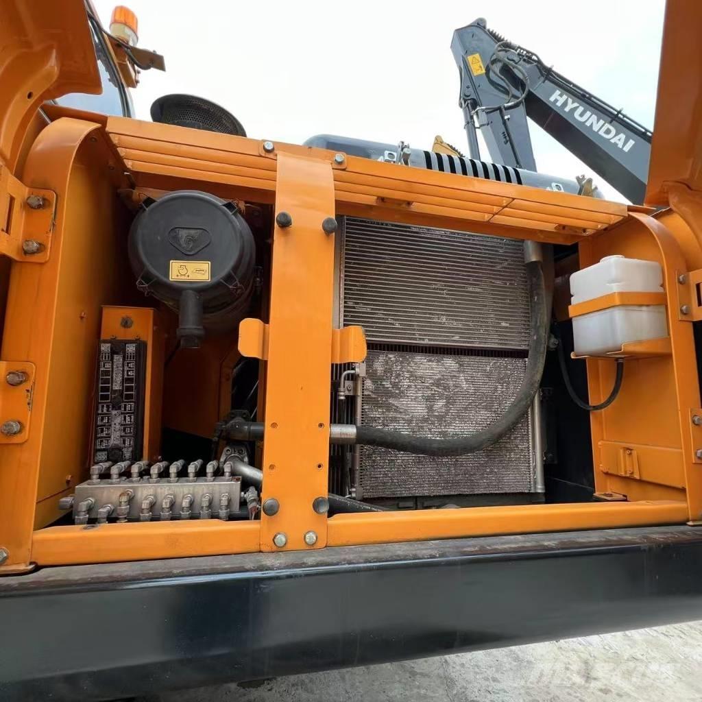 Hyundai R220LC-9S Escavadoras Midi 7t - 12t