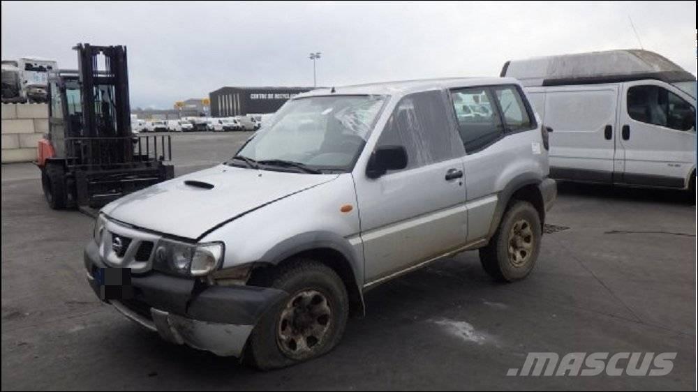 Nissan Terrano II Automóvel