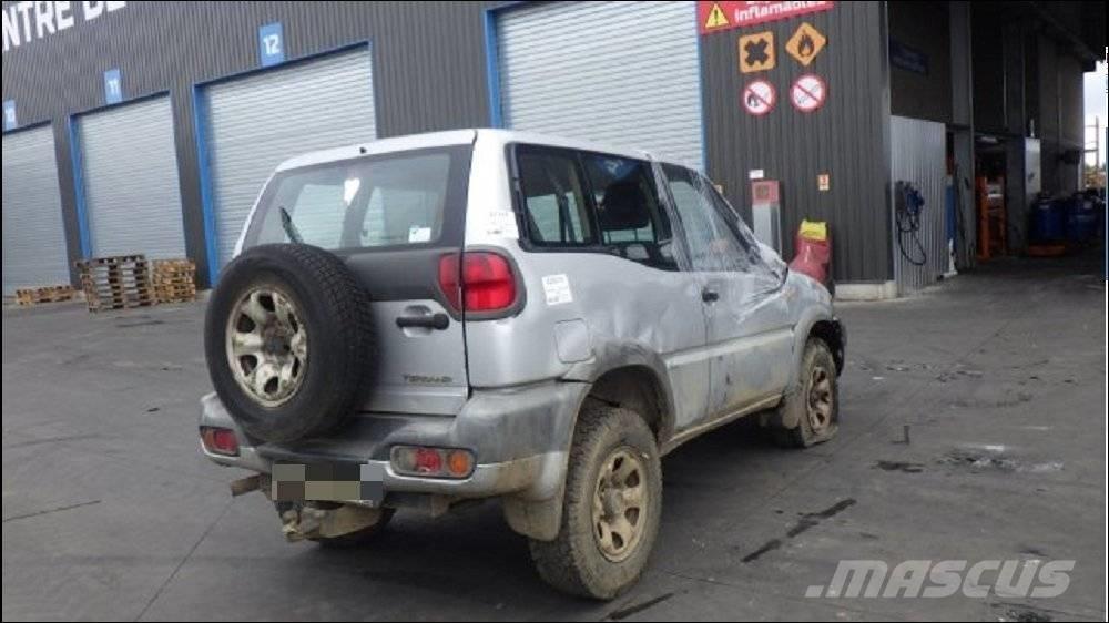 Nissan Terrano II Automóvel
