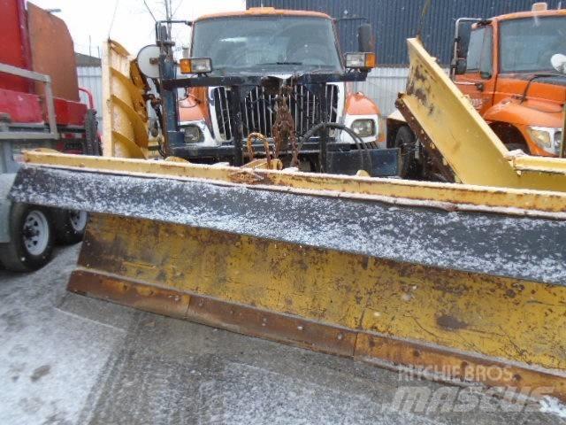 International 7400 Lâminas de neve e arados