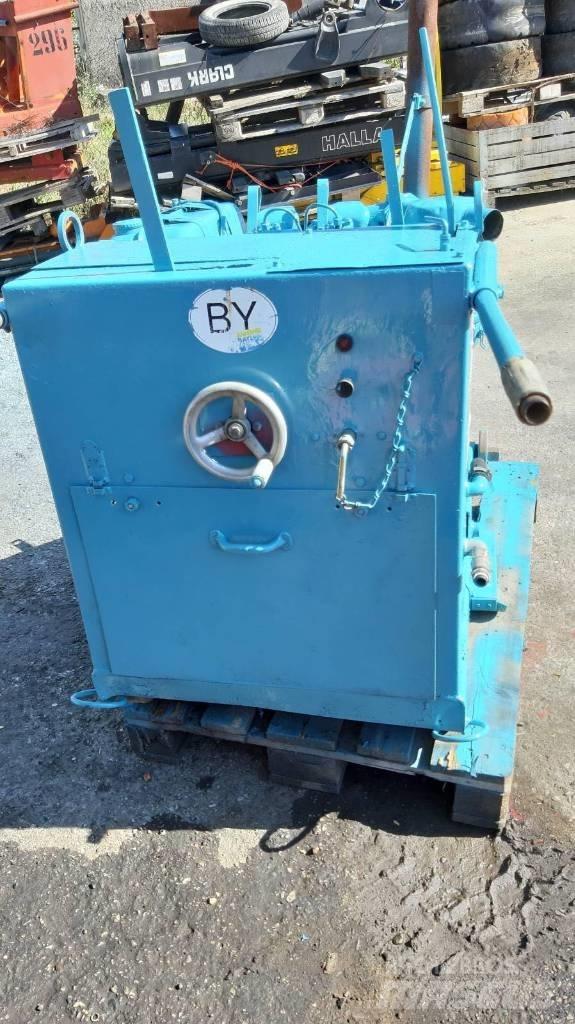 Hanix 32 HP Construção - Outros

