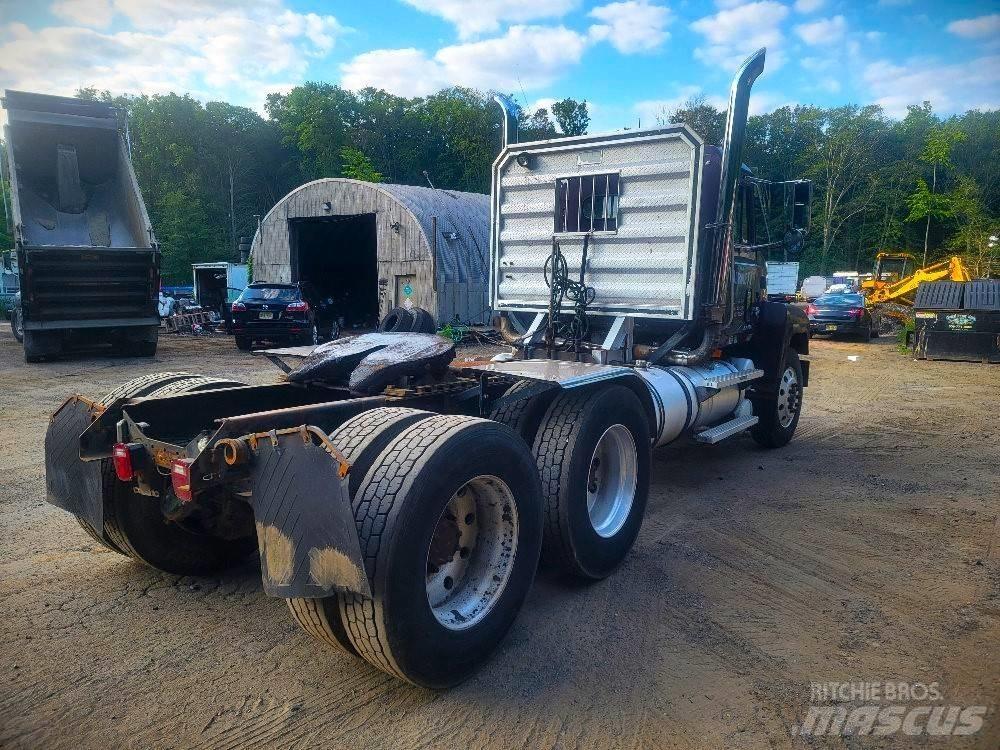 Mack CH 613 Cavalos Mecânicos