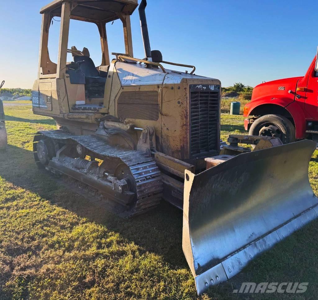 CAT D 3 G Dozers - Tratores rastos