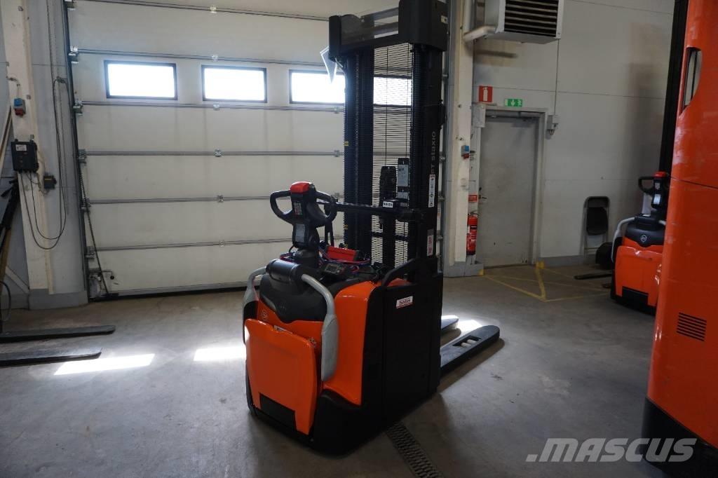 Toyota SPE140L Empilhador para operador externo
