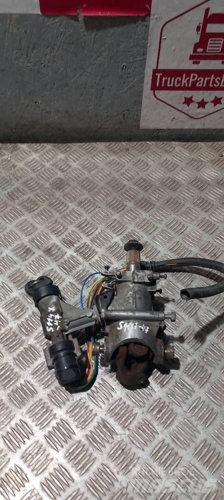 Scania R 420   1381796 Cabines e interior