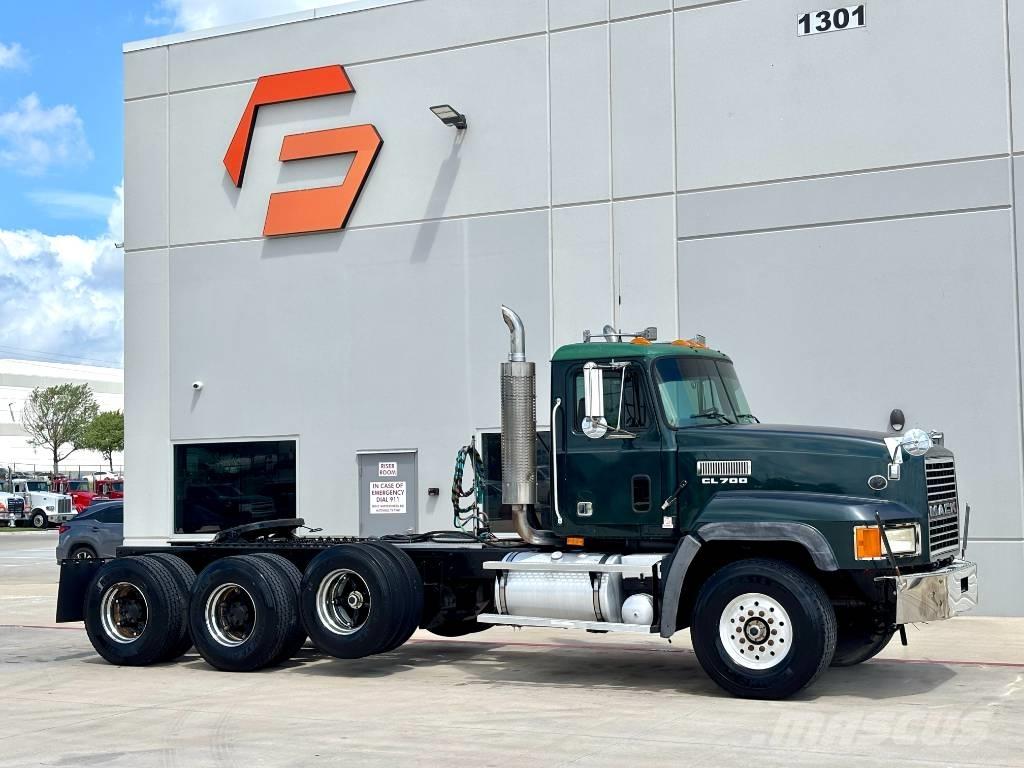 Mack CL 713 Cavalos Mecânicos