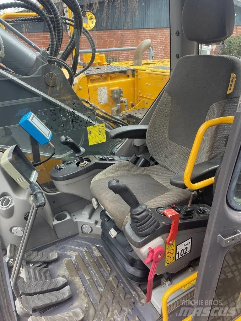 Volvo ECR235C Escavadeiras de esteiras