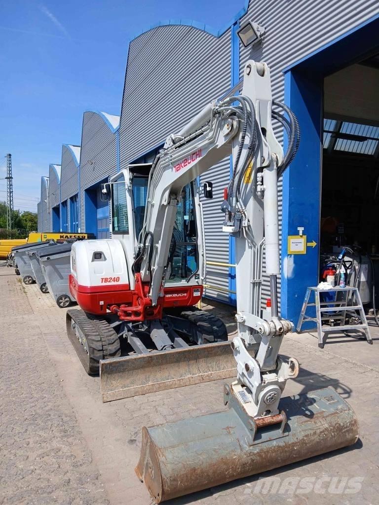 Takeuchi TB 240 DPF Miniescavadeiras