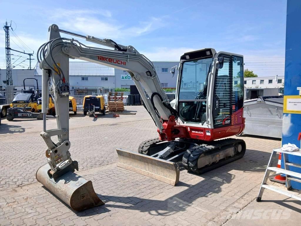 Takeuchi TB 240 DPF Miniescavadeiras