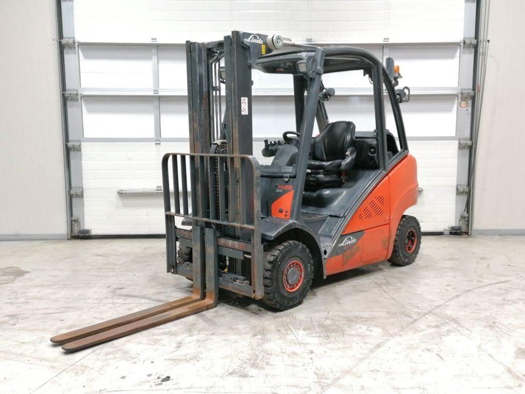 Linde H25T-01 Empilhadores a gás