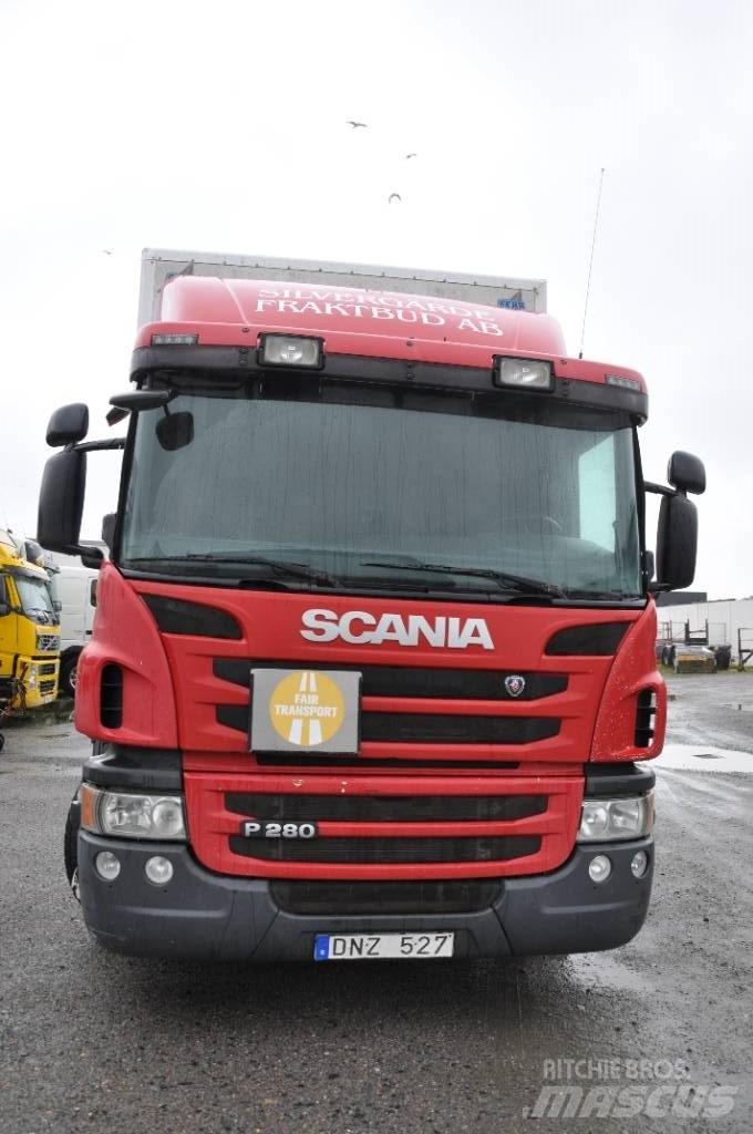 Scania P230 4X2 Caminhões de caixa fechada