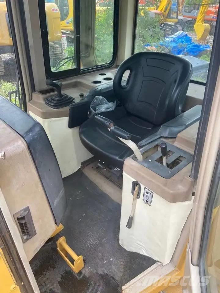 CAT D5M Dozers - Tratores rastos