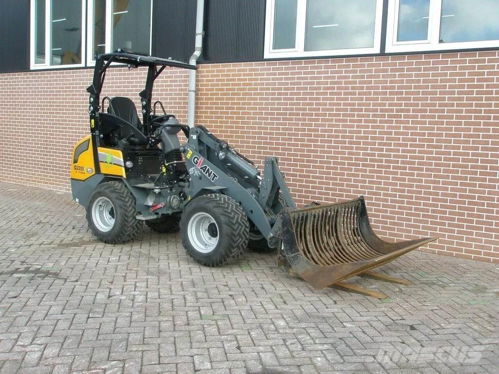 GiANT G2200E Mini carregadoras