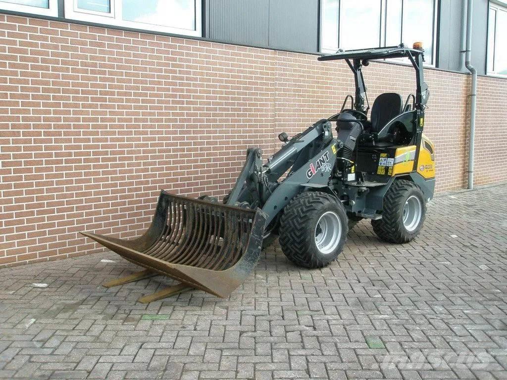GiANT G2200E Mini carregadoras