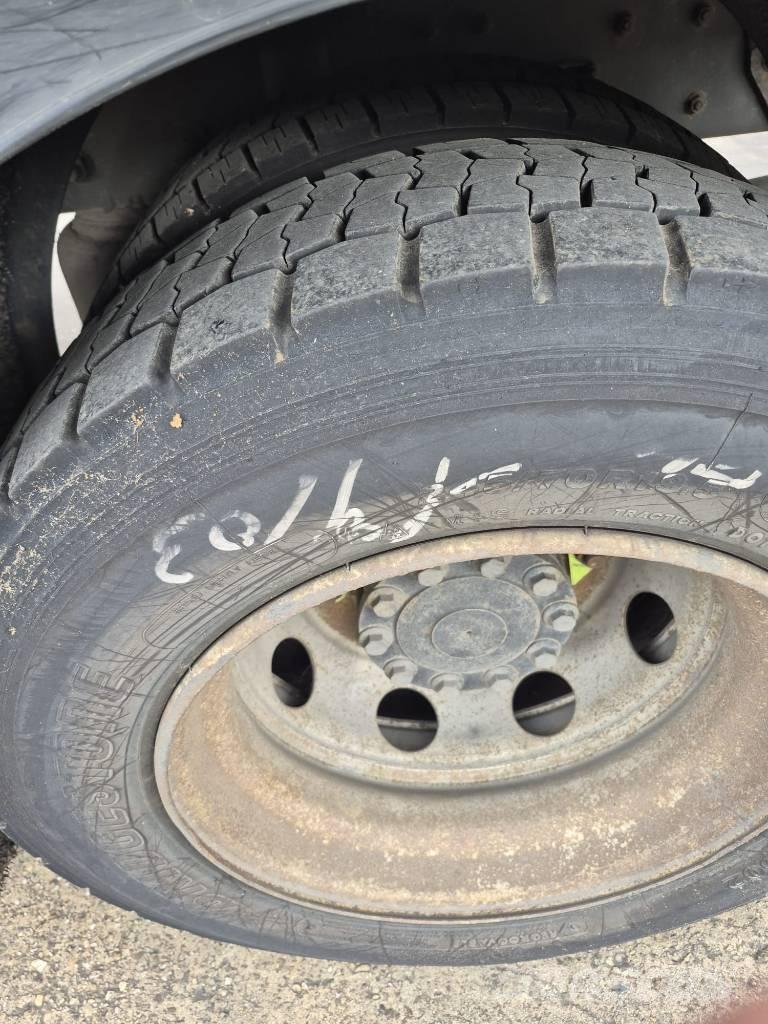 DAF 55.180 CF Caminhões de caixa fechada