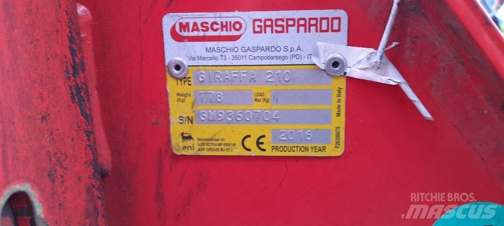 Maschio Giraffa 210 Gadanheiras e cortadores de folhas para pastos