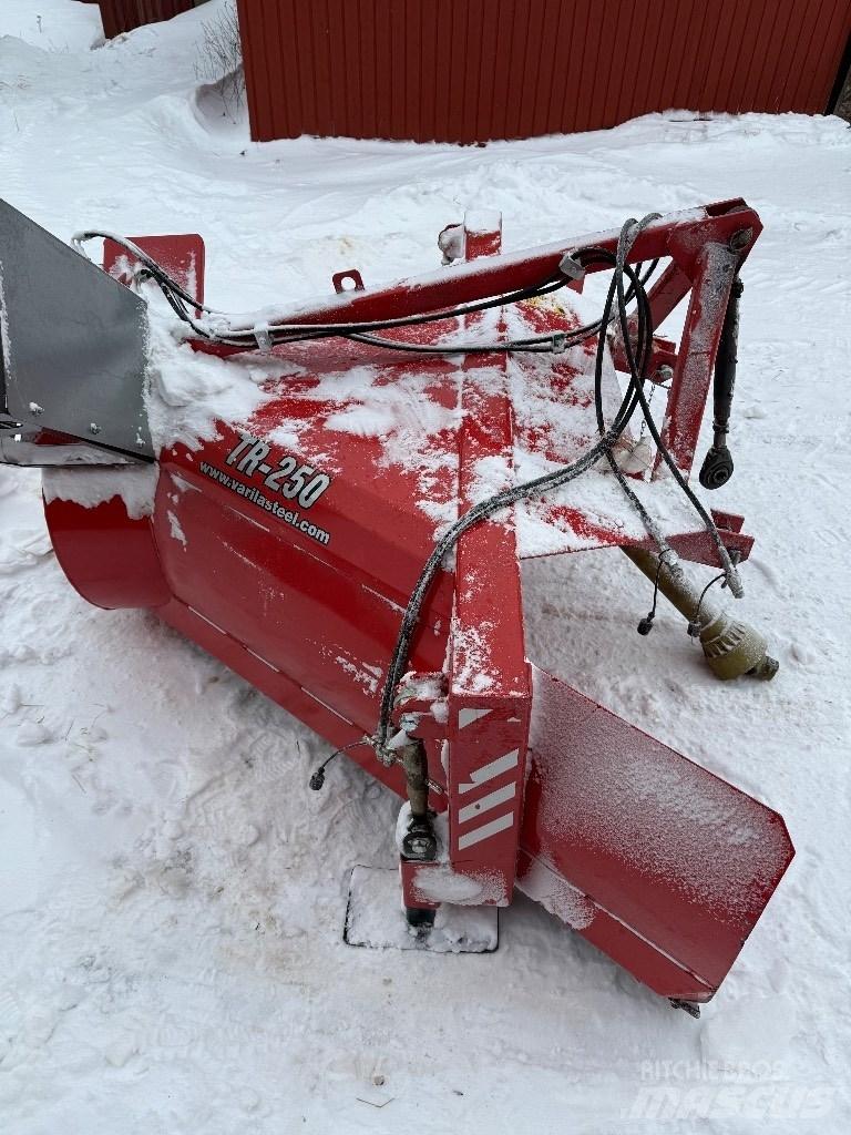 Varila Steel TR 250 Lançadores de neve