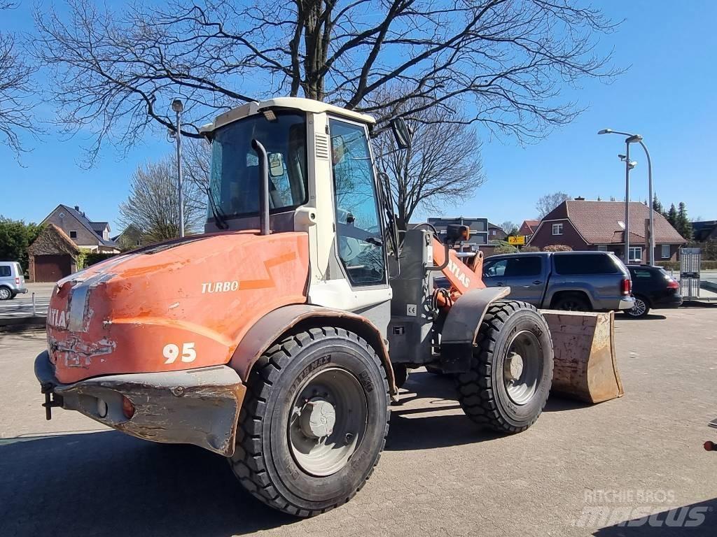 Atlas AR 95 Carregadeiras de rodas