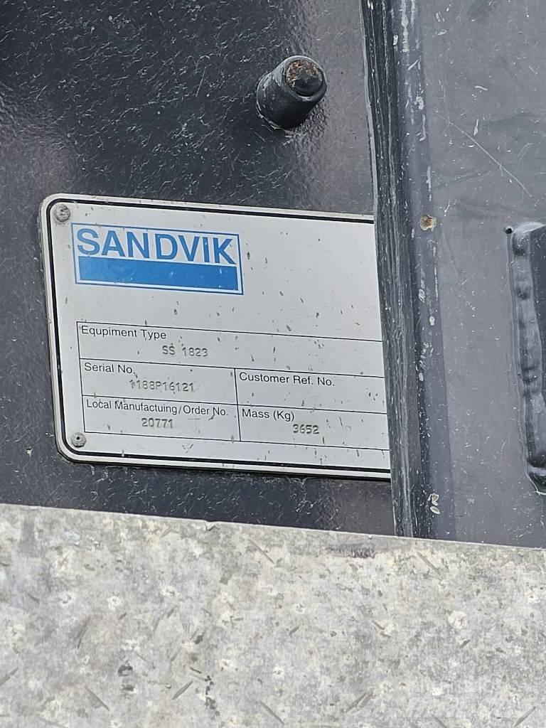 Sandvik UH 640 Britadores móveis