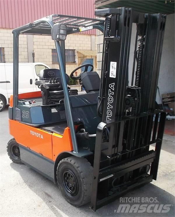 Toyota 7 FBMF 25 Empilhadores eléctricos