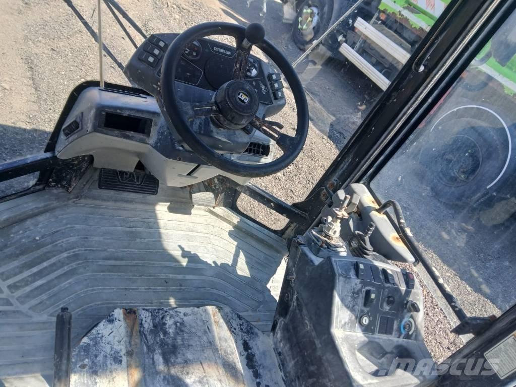CAT 906 Cabina