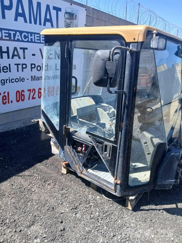 CAT 906 Cabina