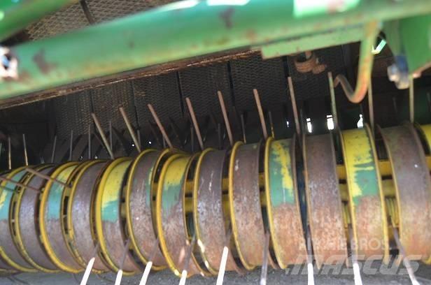 John Deere 592 Enfardadeira de rolos
