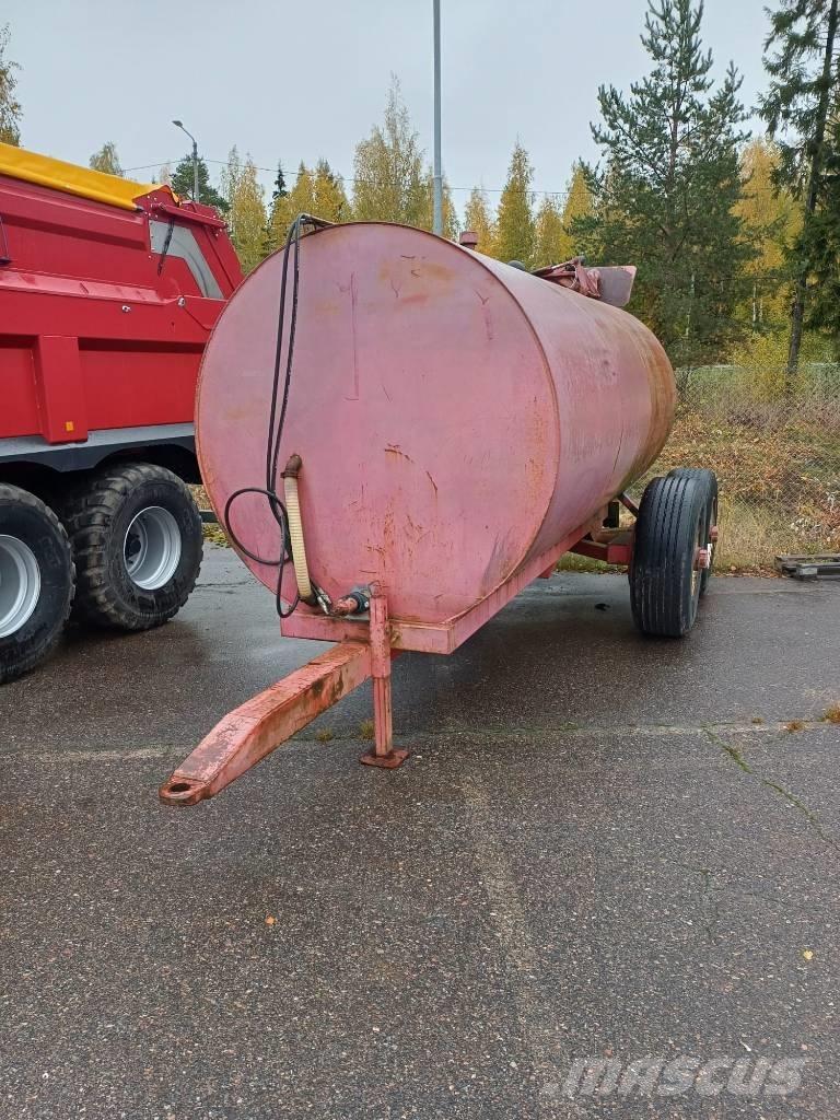  Lietekärri 8m3 Camiões-cisterna de lamas