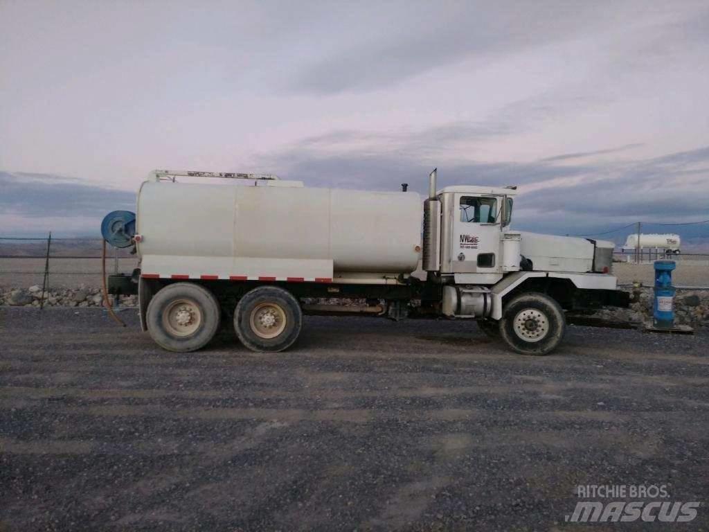 Oshkosh 6000 Auto-tanques