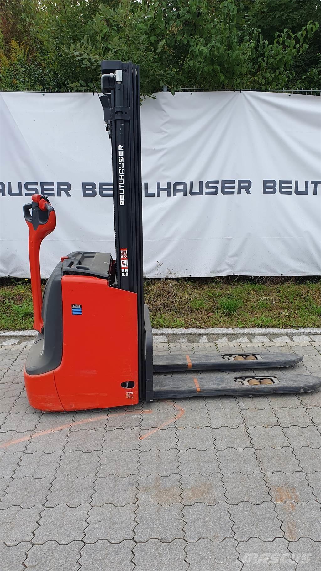 Linde L12i Empilhador para operador externo