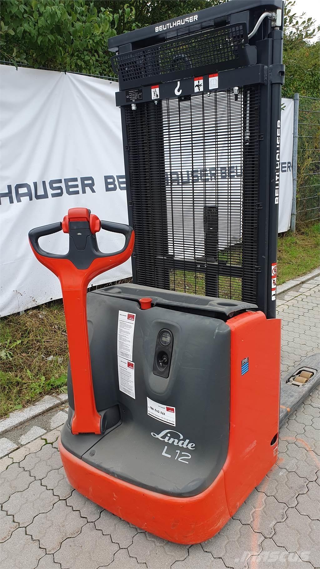 Linde L12i Empilhador para operador externo